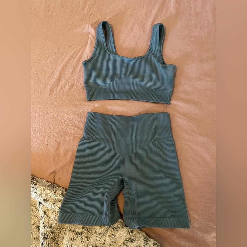 Dusty blue ribbed two piece work out set size small